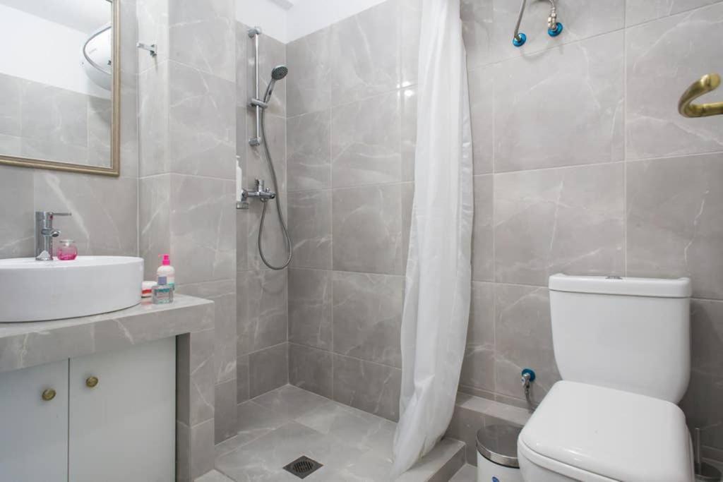 Nice Suite 5 Min. From Syntagma Square, Афины Экстерьер фото
